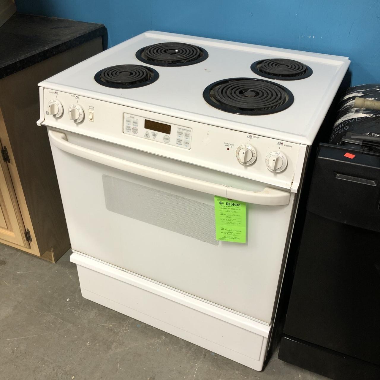 Stove electric ge white